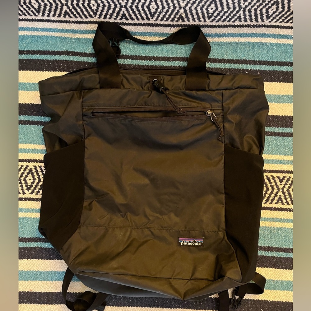Patagonia Ultralight Black Hole Tote Pack 27L in Black